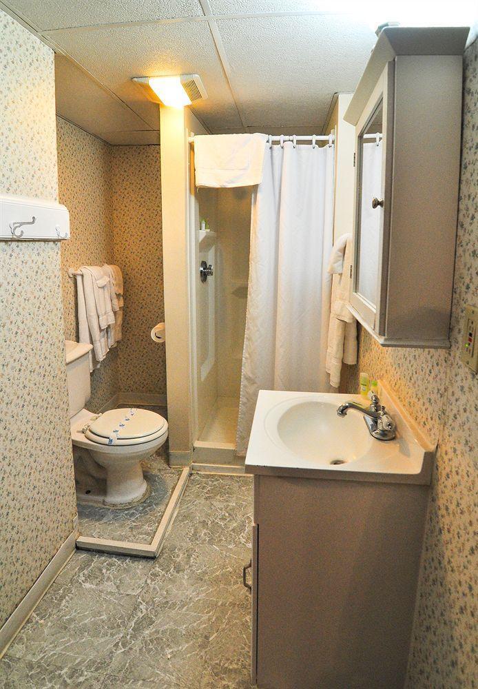 Beacon Inn 1087 Brookline Bagian luar foto