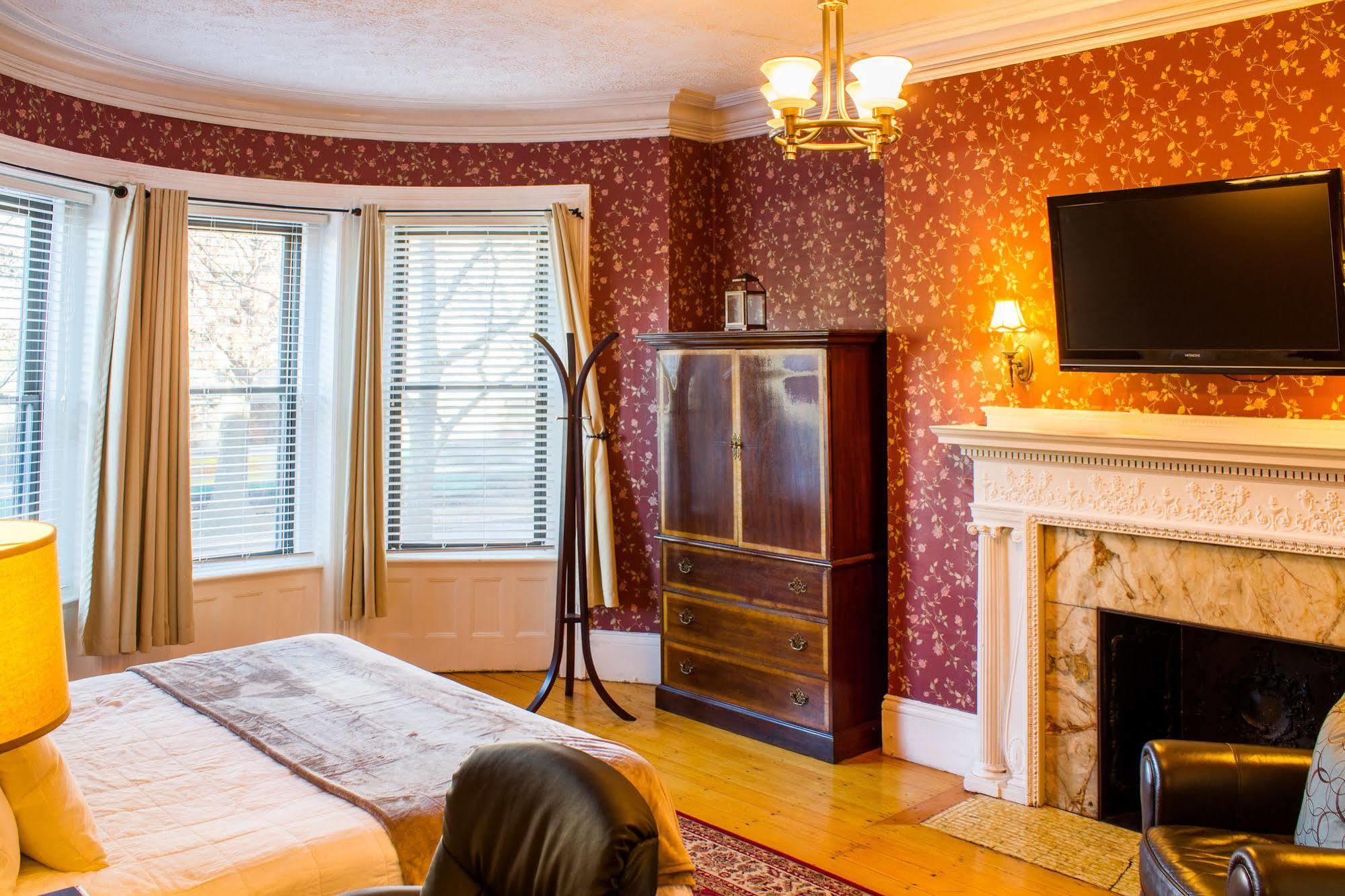 Beacon Inn 1087 Brookline Bagian luar foto