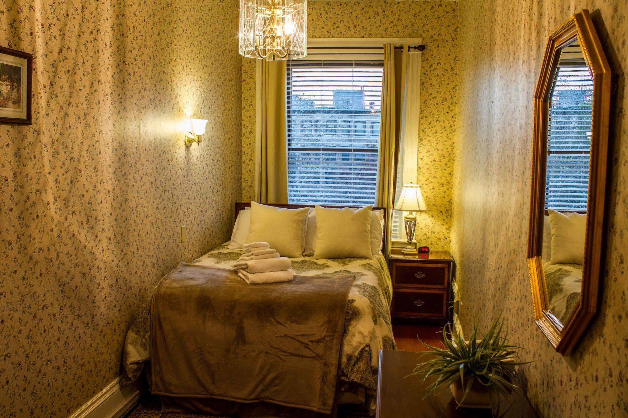 Beacon Inn 1087 Brookline Bagian luar foto